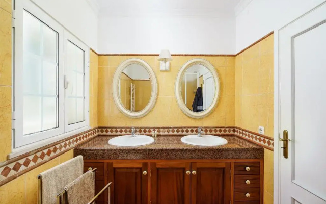 Exclusive Villa Toulouse with pool in Falesia Algarve