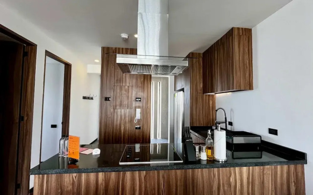 w Amazing 2BR With Elegant Balcony in Roma Nte