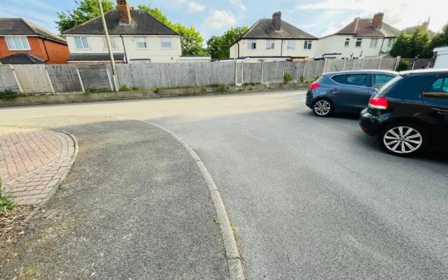 Mayfair Place - Cosy 3 Bedroom House with Free Parking