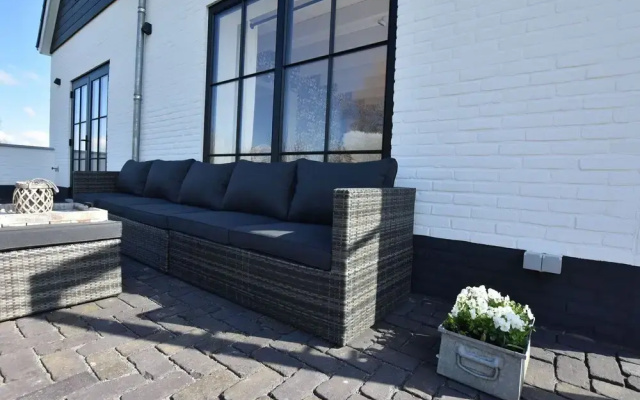 Serene Holiday Home in Nieuwvliet With Garden