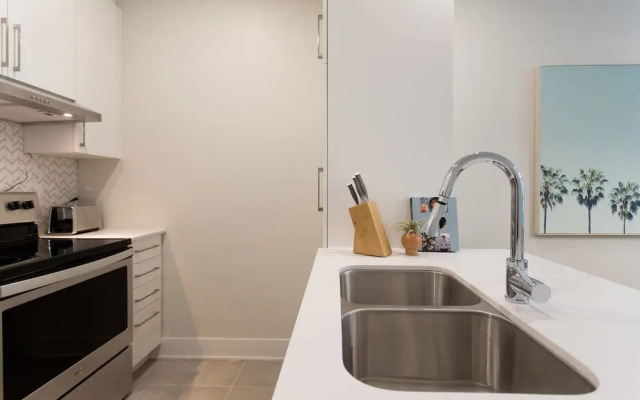 Perfect 2 Bdr, 2 Bath Landing for the Family