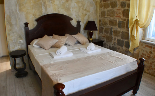 PIETRA ROSSA Luxury Rooms