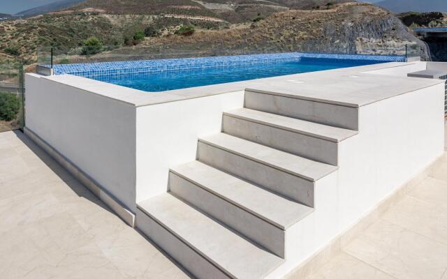 LMR1-Penthouse with 187m2 terrace and private pool