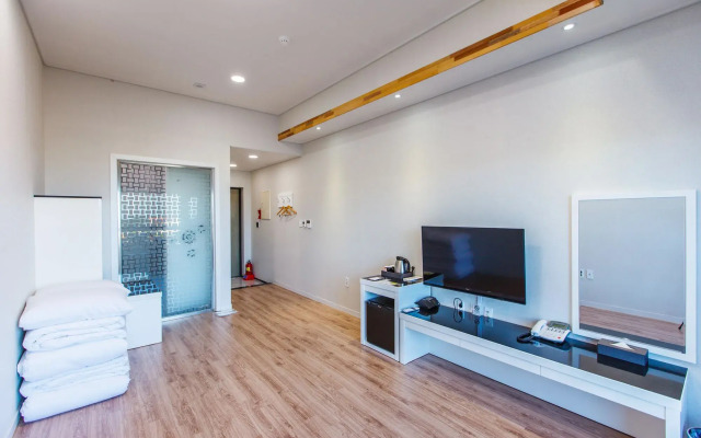 Hotel Sweet Castle Jeju Hamdeok