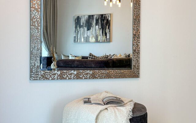 HiGuests - The Marina Torch