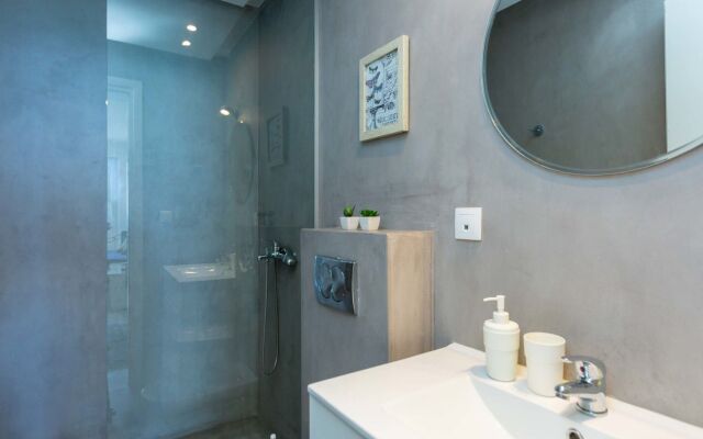 Meltemi Coast Suites