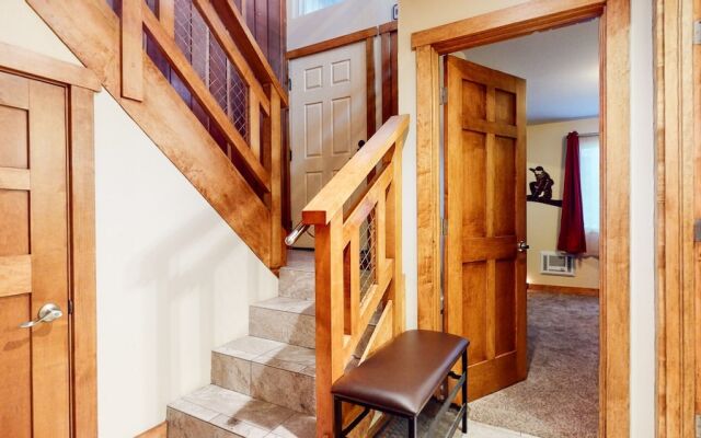 Mammoth Estates #140 2 Bedroom Condo by RedAwning