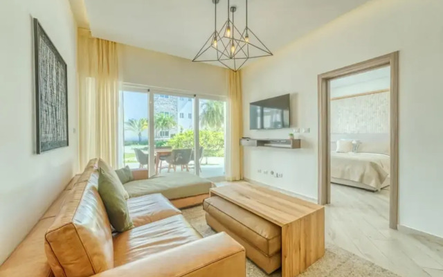 Unique Modern Apartment With Direct Beach Access