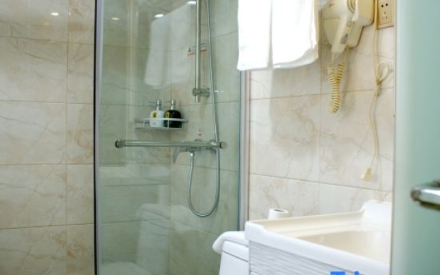 Super 8 Hotel (Beijing Jianguomen Subway Station Capital Children's Research Institute) – Bathroom – Beijing