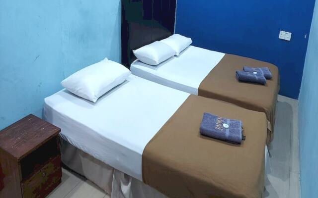 OYO 90937 Tanjak Hotel