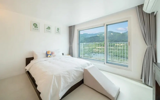 Gapyeong Dangdangi Pet Poolvilla Blue