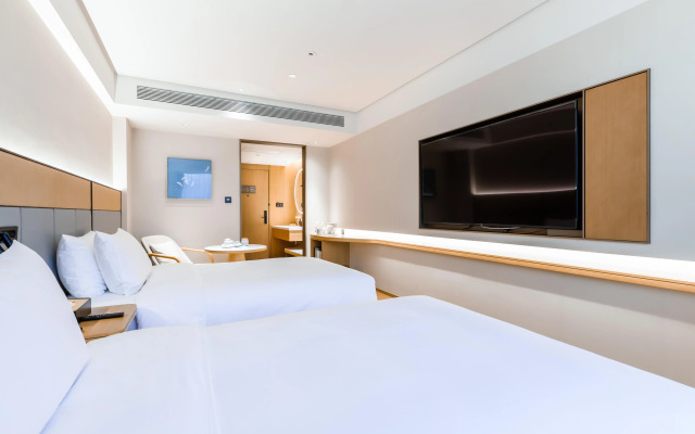 Ji Hotel (Shanghai Lujiabang Road Metro Station)