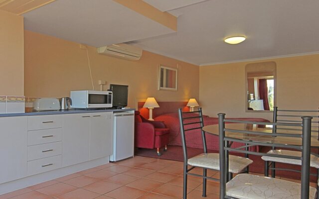 Milton Village Motel