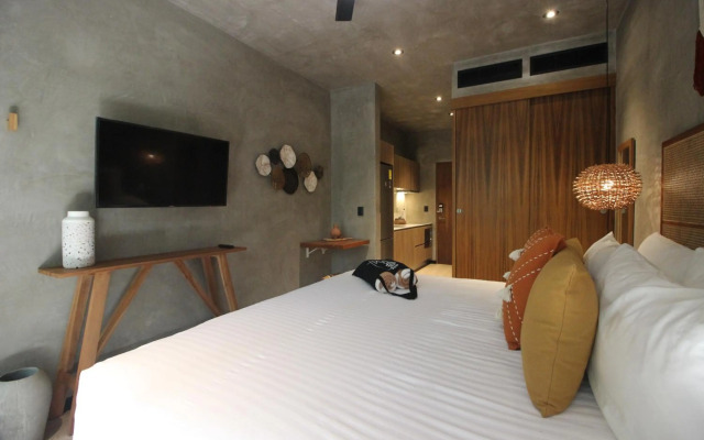 Prime Location Chic Studio in Art Walk Community