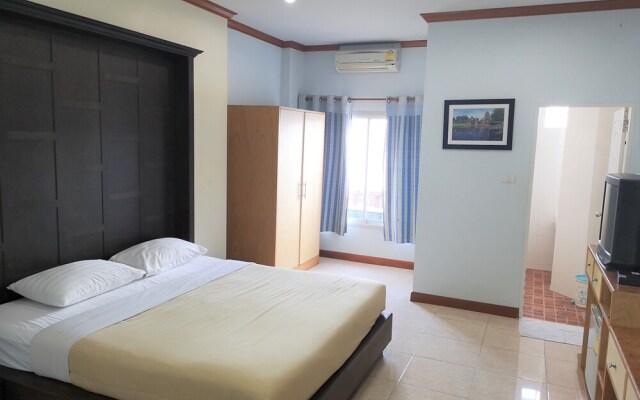 Dee Prom Hotel