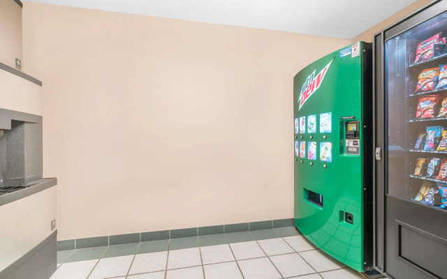 Super 8 By Wyndham Fargo Airport