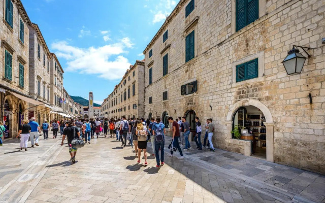 Stradun View En Suite Rooms & Studio