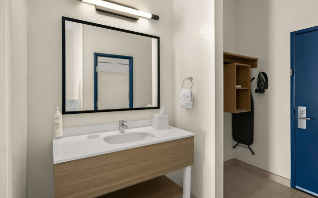 Spark by Hilton Tifton