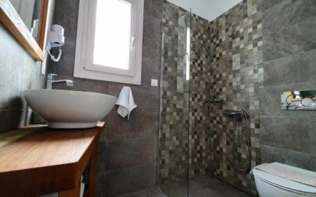 Sarakiniko Rooms