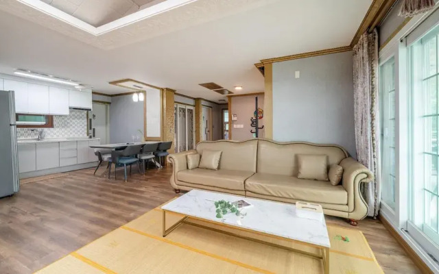 Yeosu Dulggot Pension