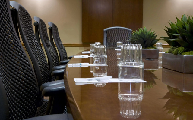 Embassy Suites by Hilton Kansas City International Airport