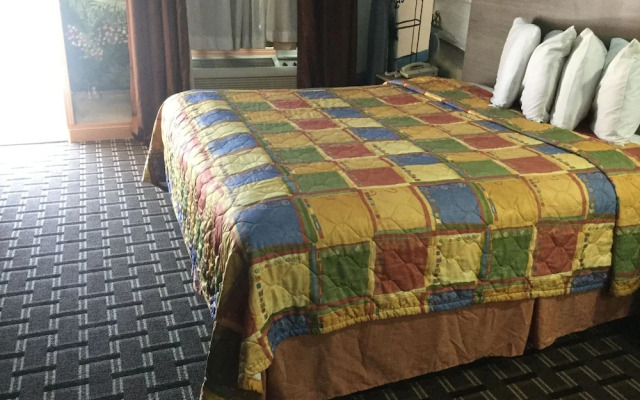 Luxury Inn and Suites Seaworld Lackland
