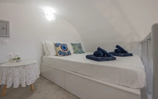Panoramic Argyro's IO House with Jacuzzi