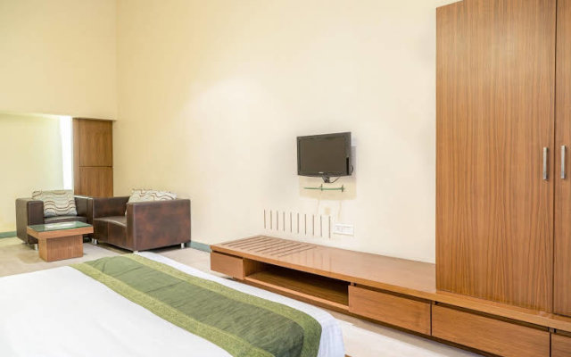 OYO Premium Near Osho Ashram Koregaon Park