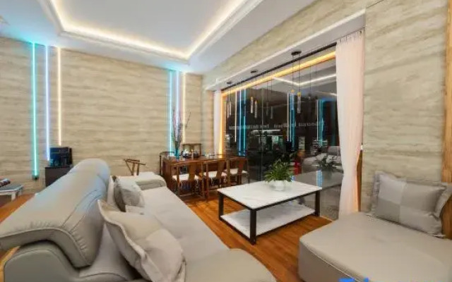 Pinecrest Intelligent Hotel