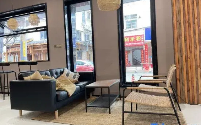 Xianshan Xishe Hotel  (Railway Station Lotus Airport)