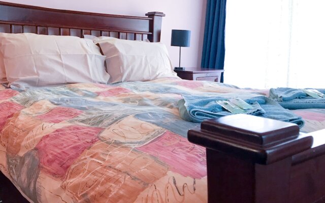 Meredith House & Apartments Strahan