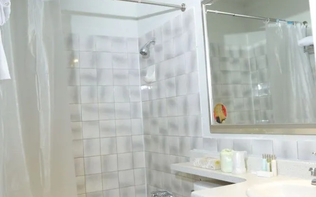 Queensway Court Motel