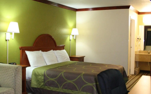 Super 8 by Wyndham San Marcos