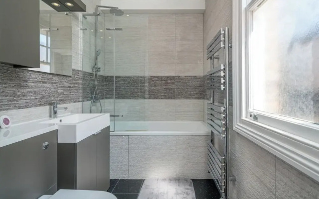 Madika Homes Luxe Apartment in Mill Hill