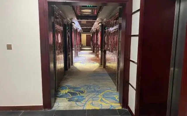Pinglu Yuebanwan Business Hotel