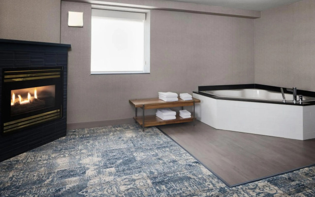 Four Points by Sheraton Edmonton South