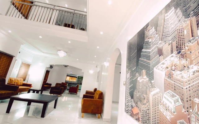 Royal Court Lounge & Boutique Hotel