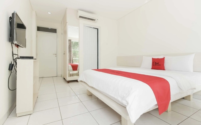 RedDoorz near Pancoran