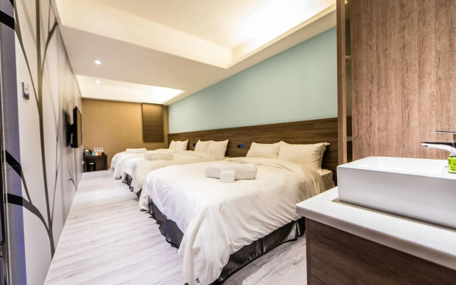 Six Fukun Hotel