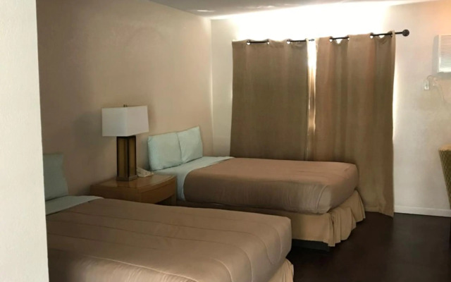 Delos Reyes Palm Springs