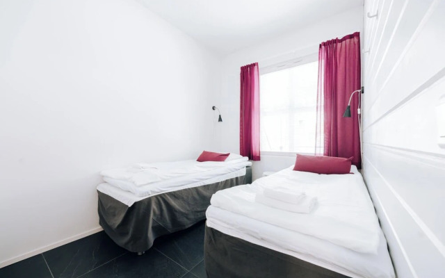 Spacious 3BR Apt. with Sauna