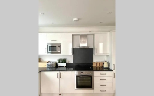 Luna Beach - Luxury Carbis Bay Apartment + Parking