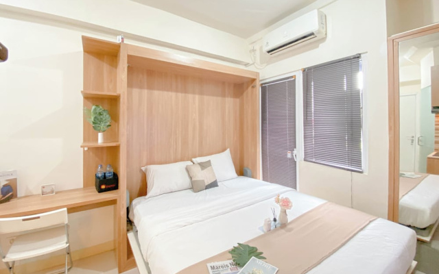 Warm and Well Designed Studio Room at Green Pramuka City Apartment – Guest Rooms – Jakarta