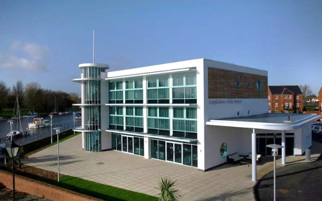 Captains Club Hotel Apartments And Spa