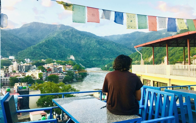 Skyard Hostel Rishikesh (Laxman Jhula)
