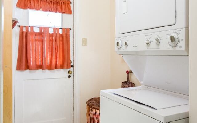 Delightful 2BR Ventura Duplex by RedAwning