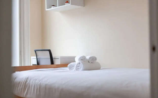 Spacious 3-bed flat by popular Waterloo