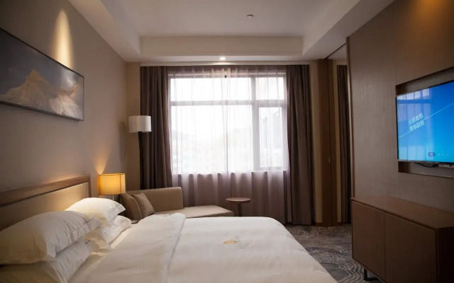 Qianhai Holiday Hotel