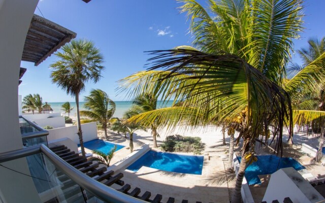 Piña Beach House in San Benito Beach