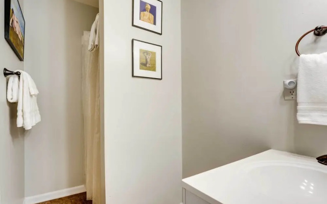Family-friendly Memphis Hideaway w/ Patio & Grill!